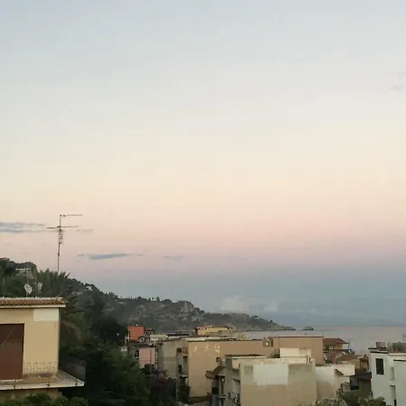 Ad Un Passo Dal Mare Apartment *